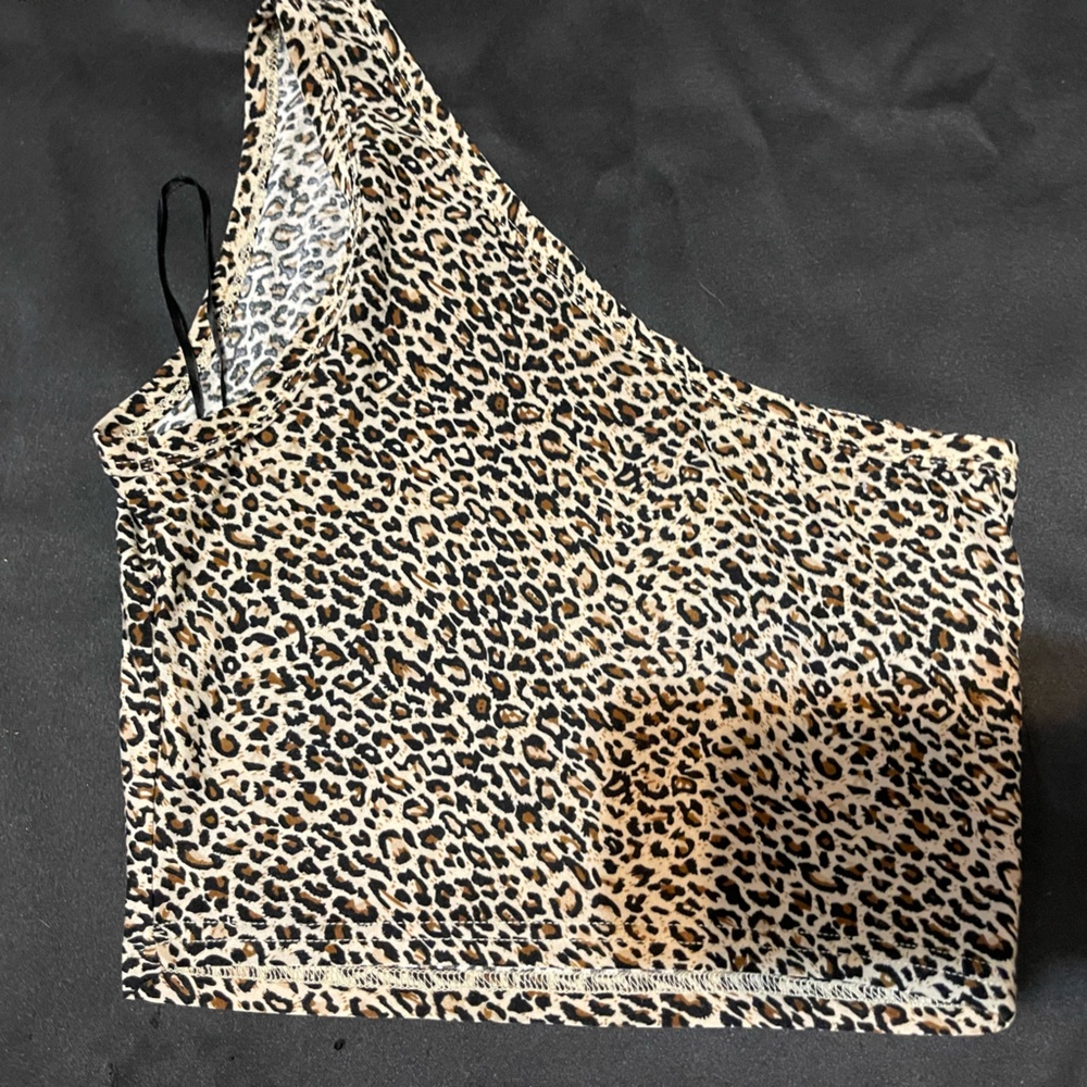 Leopard One shoulder tank